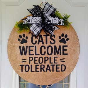 Charming Cat Lover Home Décor, Funny Pet Sign for Front Door, Rustic Door Hanger for Cat Lovers, Purr-fect Cat Welcome Wooden Door Decor