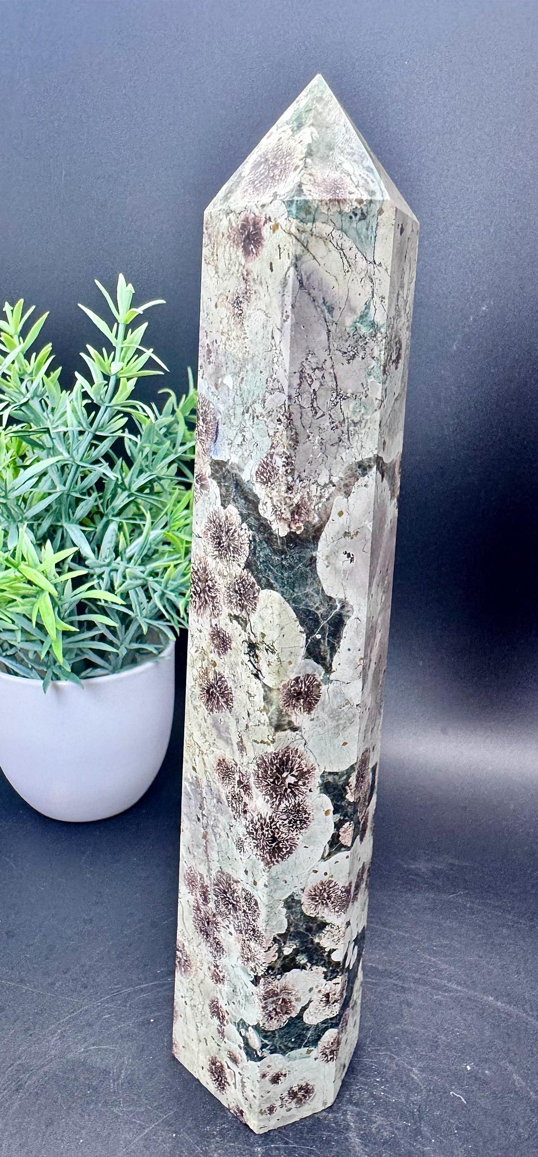 no.0182 菱形のガーネットとcrystal pillar Natural Crystal Large Green Russian Petal Flower Jasper Tower 8