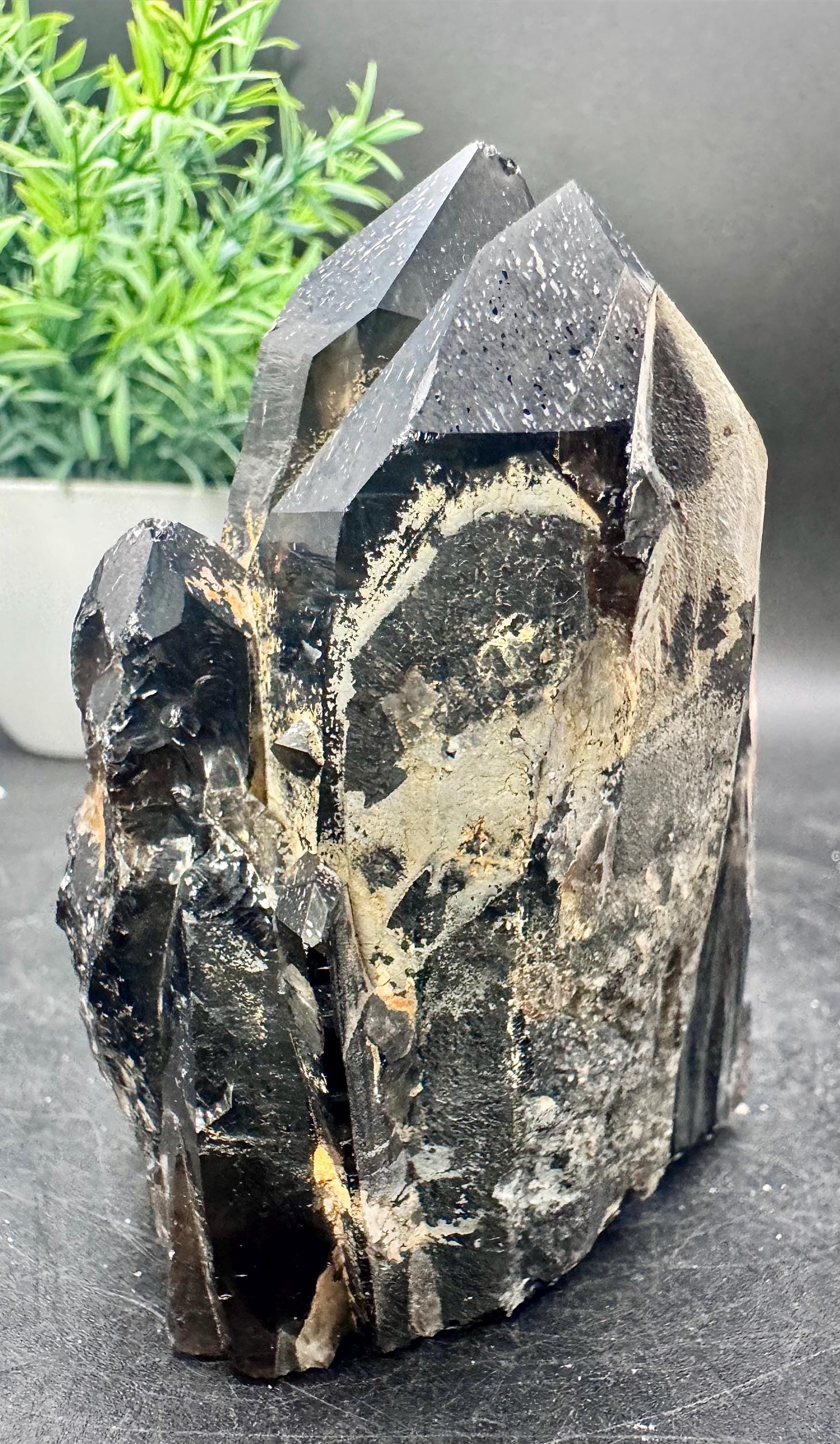 天然水晶 希少スモーキークォーツ ウクライナ産 モリオンポイント/原石