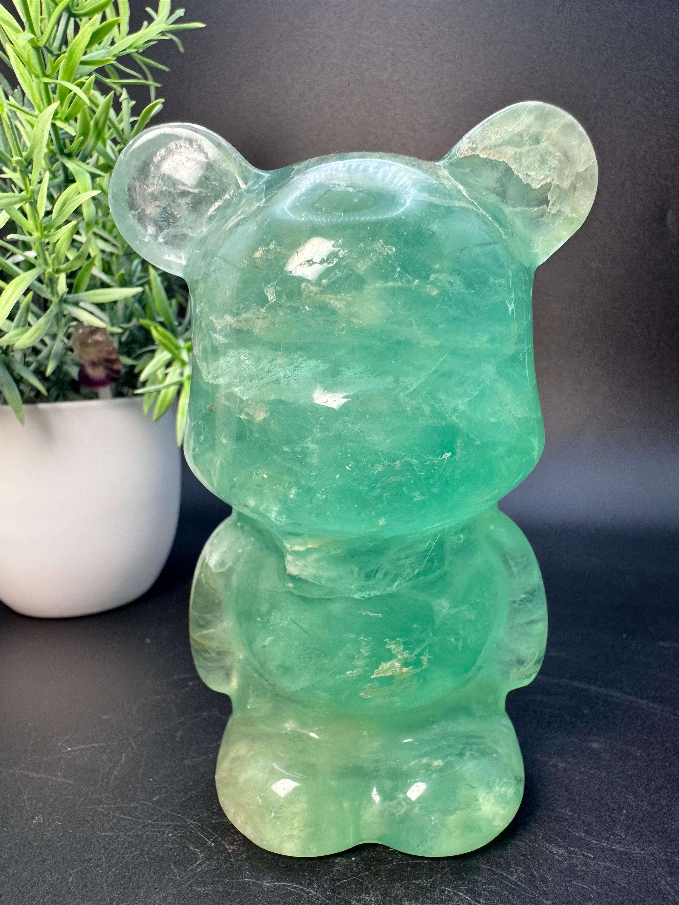 no.0490 大粒グリーンアメジストとsouvenir bear Natural Crystal Green Fluorite “gummy Bear” Standing Bear Carving