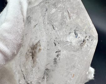 天然水晶クリアクォーツフリーフォーム、レインボーフラッシュ付き 2.6