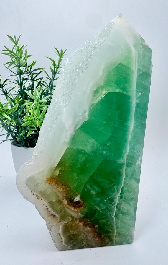 天然クリスタルグリーンシュガーフローライト原石タワー 高さ7インチ