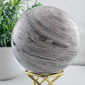 Naturalny kryształ Druzy UV reaktywny biały agat Crazy Lace Sphere 2.5” średnicy, 345,8 gramów