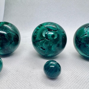 Sfera di malachite di cristallo naturale di prima qualità (1,4&quot;-1,45&quot;) con mini sfera in omaggio.