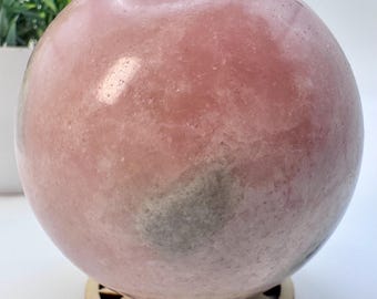 Sphère d'opale rose en cristal naturel de 2,75 po. de diamètre, 507 g
