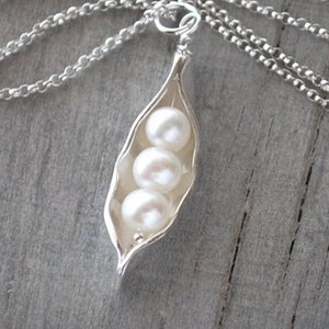 Three Pea Pod Necklace - Silver Pea Pod Mother&#39;s Necklace - Mom&#39;s Pearl Peas in a Pod Pendant - Push Gift - Three Peas