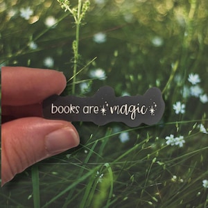 Pegatinas de libros mágicos, pegatinas en blanco y negro, pegatinas de libros, pegatinas para amantes de los libros, pegatinas para portátiles, pegatinas para Kindle, pegatinas para botellas de agua.