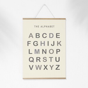 Gesticktes Lernposter mit Holz Posterleiste - Neutrale graue Wanddekoration für Kinderzimmer, Spielzimmer, Kleinkinder und Kinderzimmer