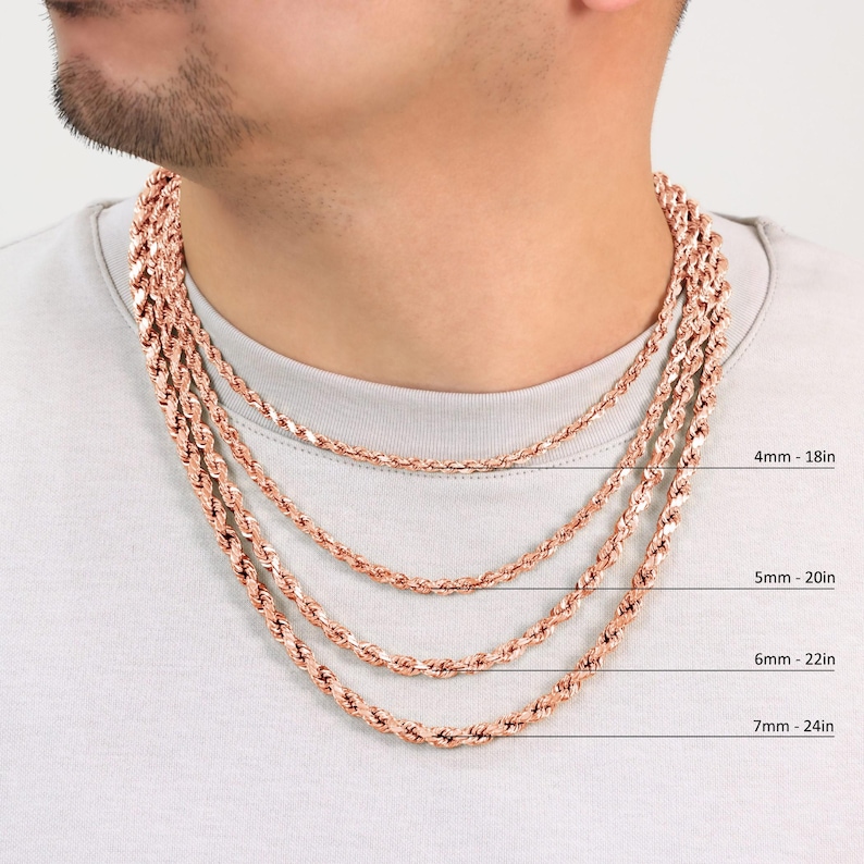 Puede incluir: Cuatro cadenas de cuerda de oro rosa de diferentes tama&ntilde;os, con las medidas y longitudes indicadas debajo de cada cadena. 4mm - 18 pulgadas, 5mm - 20 pulgadas, 6mm - 22 pulgadas, 7mm - 24 pulgadas.