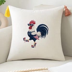 Patriottische kip borduurbestand cartoon haan steek ontwerp met Americana outfit voor Fourth of July Animal Farm Decor of cadeau-idee voor kinderen