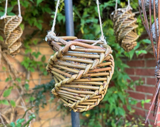 Willow bird feeder