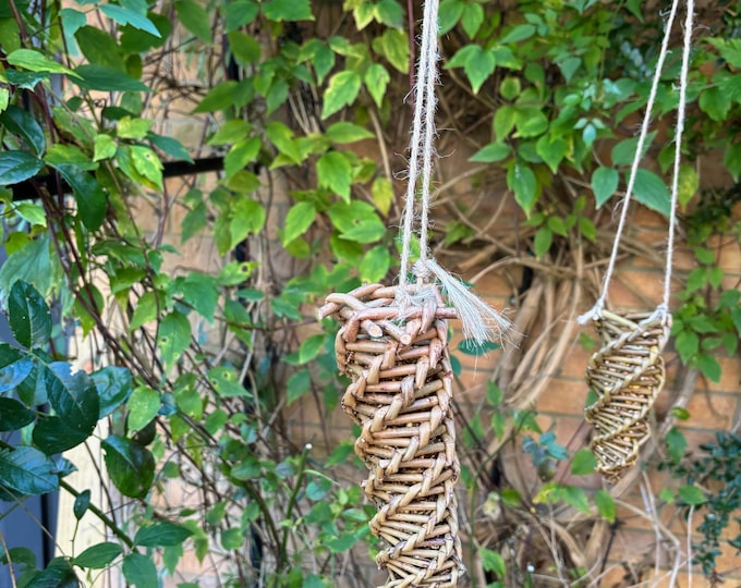 Willow bird feeder