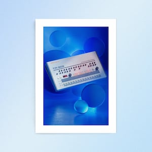 Roland TR-909 – Iconica Drum Machine – Decorazione per studio musicale per amanti dei synth e arte murale per la casa