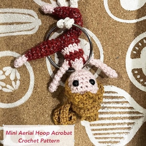 Mini schema amigurumi per acrobata aerea all'uncinetto - download PDF