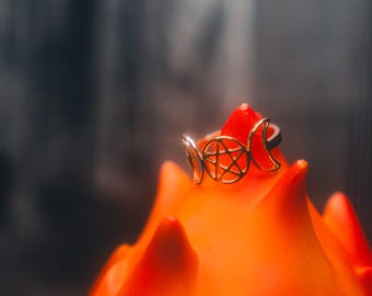 Triple Moon Goddesss Ring (Gold)