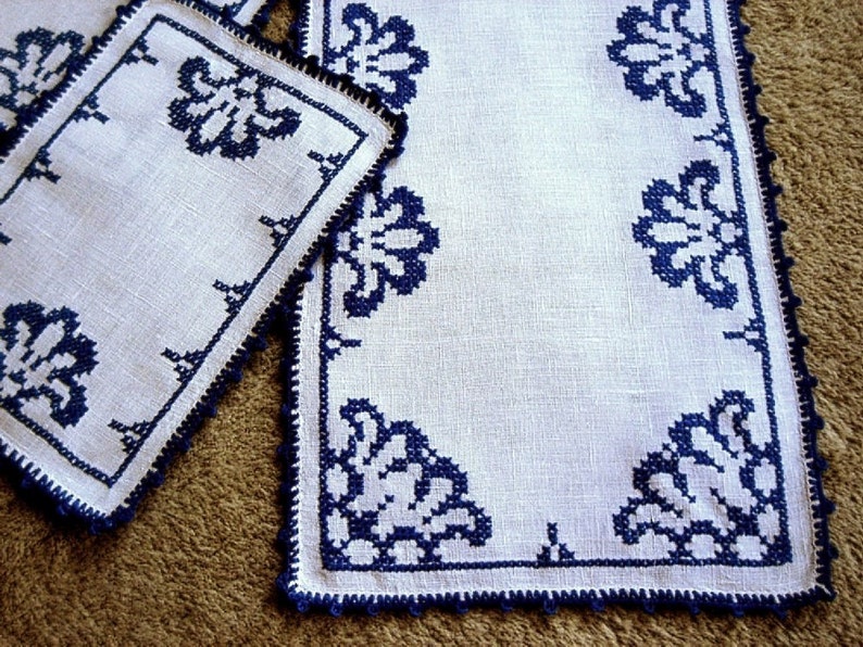 EMBROIDERED table RUNNER Linen Hand Made Deep Blue work CROCHETED Lace Trim