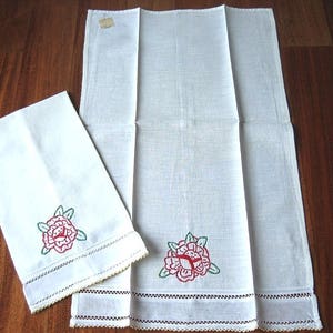 TOWEL Vintage BUT NEW Kitchen Hand Glass Bar Cloth Embroidered Flowers Linen image 1