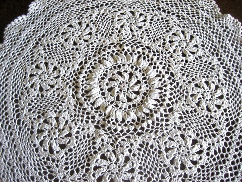 Doily HAND CROCHETED Lace Dresser Runner Scarf Topper Cotton TABLECLOTH White Classic
