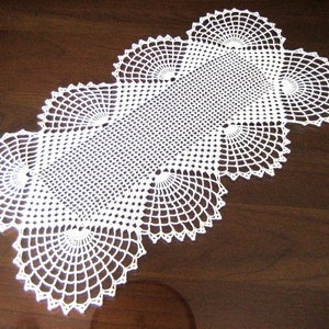 Tapete CROCHETED A MANO Encaje Dresser Runner Bureau Bufanda Mantel de algodón Abanicos rectangulares BLANCOS
