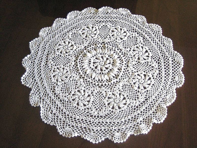 Doily HAND CROCHETED Lace Dresser Runner Scarf Topper Cotton TABLECLOTH White Classic