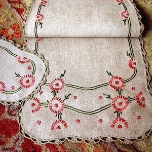 Table Runner Vintage Linen Embroidered ECRU Orange Nosegay Lace Trim Gorgeous 42&quot;