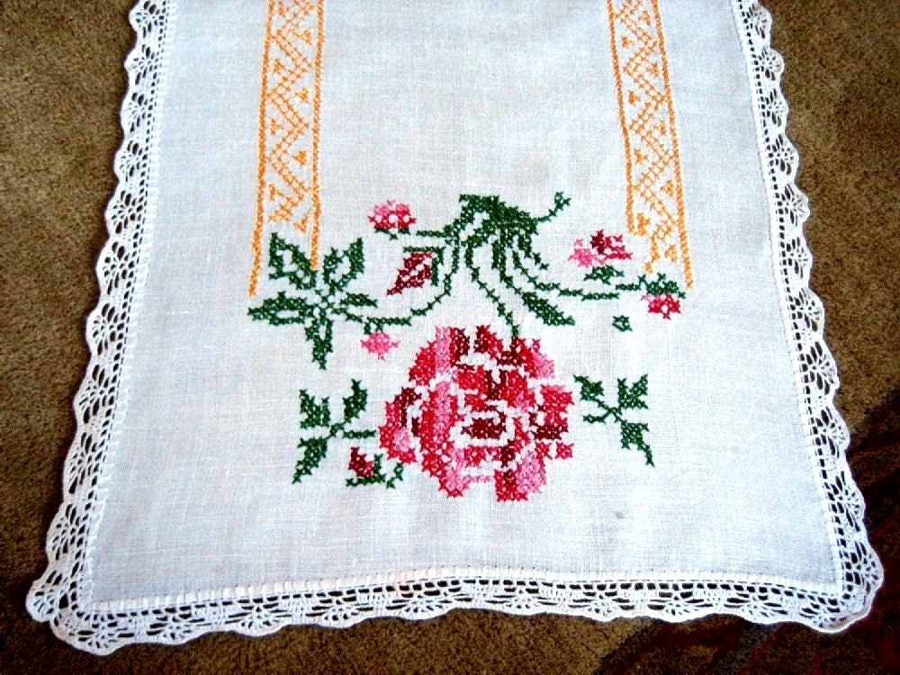 Table Runner Vintage Linen Embroidered Beautiful Cross Stitch Etsy