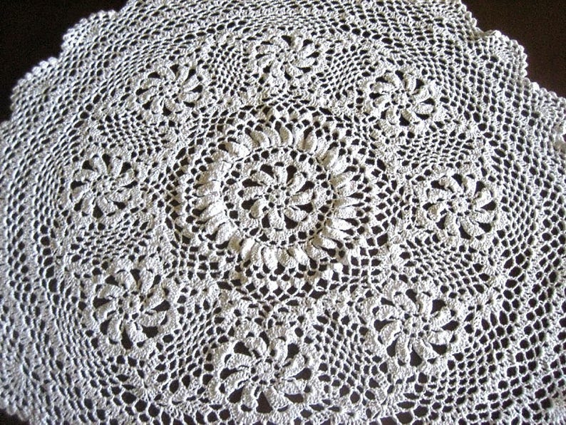 Doily HAND CROCHETED Lace Dresser Runner Scarf Topper Cotton TABLECLOTH White Classic