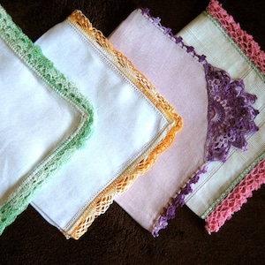 Hankie Set Handkerchief Linen Vintage 4 Piece Colorful CROCHETED LACE Trim Hems