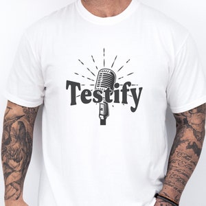 Testify Pod Mic グラフィック T シャツ | Fruit Speaks Co. | クリスチャン シャツ | マイク T シャツ | イエスの証言 | 主の預言