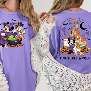 Comfort Colors® Disney Minnie und Daisy Halloween Shirt, Disney Halloween Schloss T-Shirts, Halloween Geschenk, Halloween Matching Shirt, Halloween