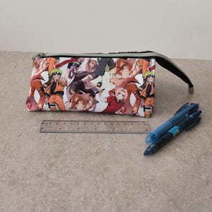 Kleurrijk etui met manga-patchwork – Etui in anime-stijl, schattig Japans accessoire