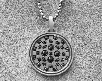 Collana con amuleto Ruota del Tempo da uomo in argento 925 con diamante nero, regalo espressivo per padre e figlio, collana con medaglione, ciondolo, regalo di compleanno
