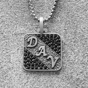 Collar con colgante de tres iniciales personalizado para hombre con diamantes negros, regalo significativo para padre e hijo, colgante de letra de estilo vintage de plata para hombre