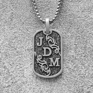 Collar con placa de identificación con tres iniciales para hombre, diseño celta, regalo único y significativo para padre e hijo, colgante personalizado hecho a mano en plata para él