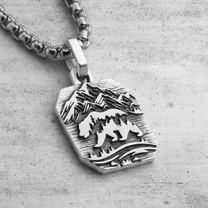 Halsband med björnbergshänge i sterlingsilver, herrsmycken inspirerade av djurlivet