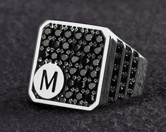 Pierścionek sygnetowy ze srebra próby 925 z inicjałami, czarne diamenty, spersonalizowany prezent dla mężczyzn