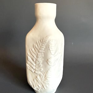 Jarrón vintage HUTSCHENREUTER, porcelana alemana biscuit de mediados de siglo, relieve de helecho, porcelana bávara, años 70