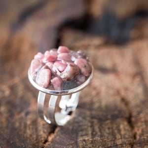 Roh rosa Rhodonit Ring verstellbare Aussage Cocktail Ring OOAK Boho Schmuck