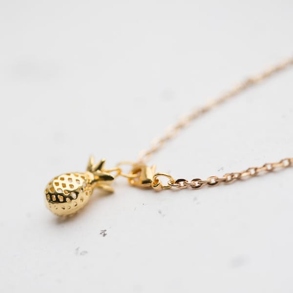 Gold Pineapple Bracelet Modern Minimalist chain charm friendship bracelet summer tropical jewelry minimal chic