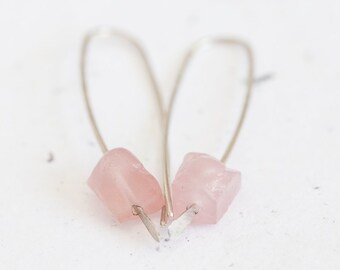 Quartz rose moderne crochet boucles d’oreilles Argentium argent sterling bijoux minimaliste