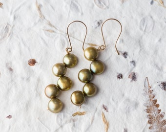 Willow Green Pearl Dangle Boucles d’oreilles 14K or rempli olive khaki demoiselle d’honneur mariages bijoux juin pierre de naissance