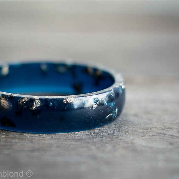 Midnight Blue Resin Bangle Bracelet Gold Flakes Sapphire Blue Medium Cuff OOAK dark indigo blue navy geometric minimalist jewelry