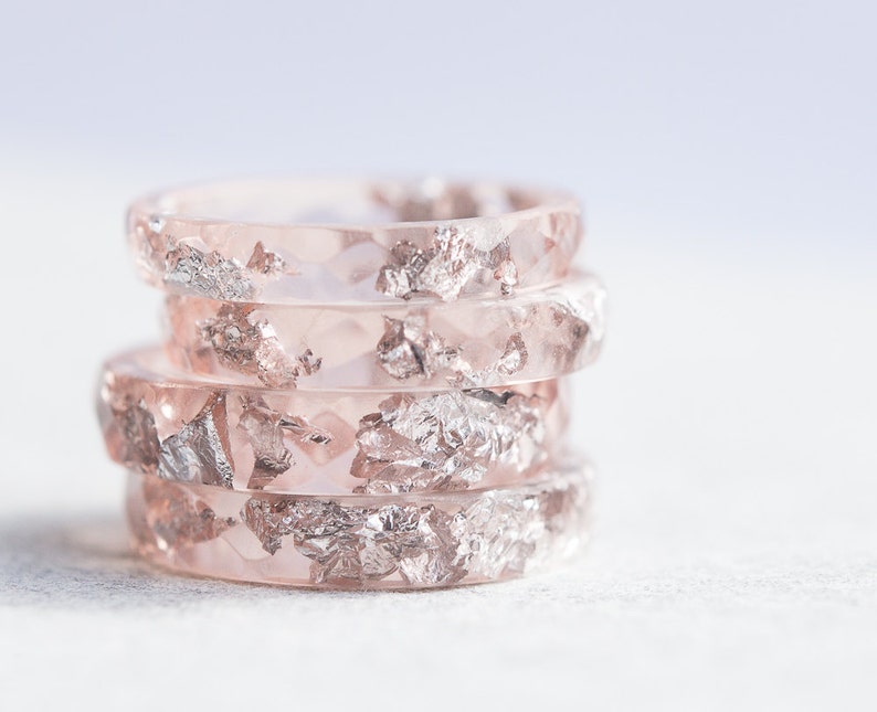 Nude Blush Pink Resin Ring Stapelring SilberFlocken Facettierter Ring OOAK pastell rosa geometrischer Schmuck Bild 3