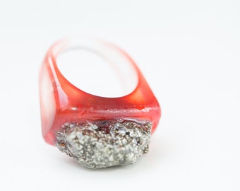 Ombré Red Statement Resin Ring Raw Pyrite Oblong Square Shape Cocktail Ring OOAK size 9 resin jewelry