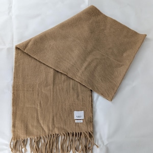 Pre-Owned Burberry Beige Cashmere Scarf – Unisex – Luxury Winter Accessory.