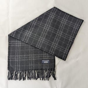 Burberry Unisex 100% Cashmere Scarf – Classic Check Charcoal Gray – Pre-Loved
