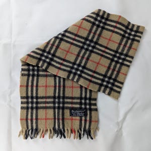 Authentic Burberry&#39;s Scarf – Unisex Lambswool Check – Pre-Owned – Fast Ship.