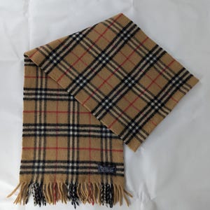 Burberry&#39;s uniseks lamswollen sjaal – klassieke geruite ruit – authentiek – snel verzonden.