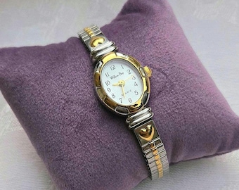 Vintage Bulova Two-tone Quartz Watch: Pearlescent Face  display picture 2