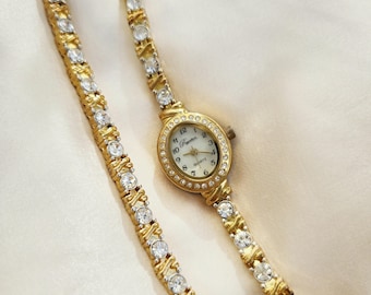 Elegant set med vintageklocka och armband i guldfärgad strass